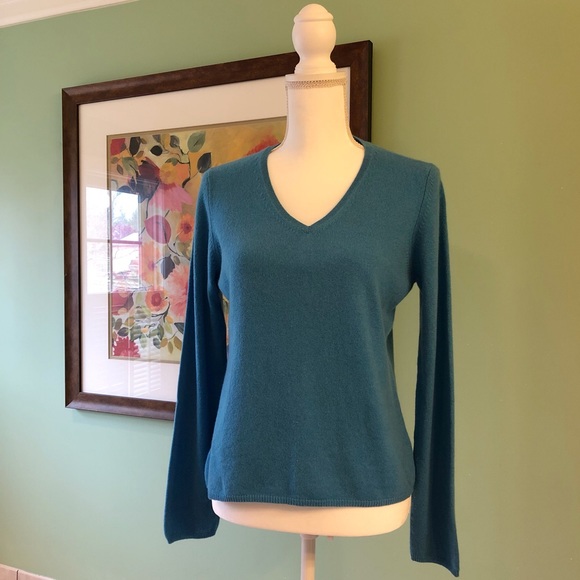 Charter Club Sweaters - Cashmere Charter Club V-Neck Sweater M